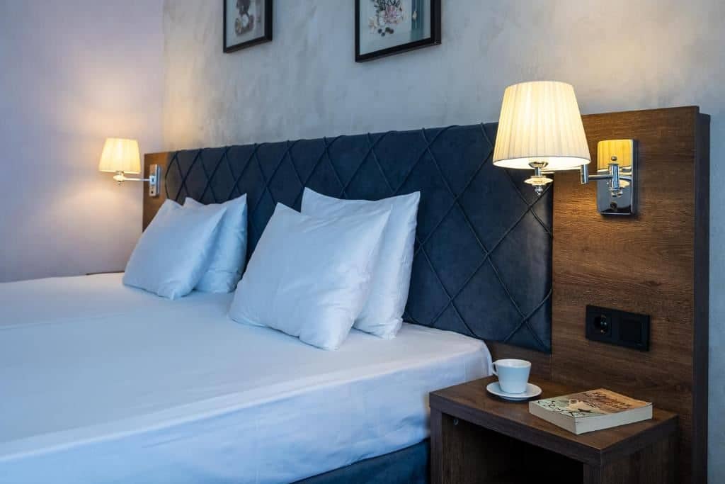 rooms-single-wchild-standard-room-balcony