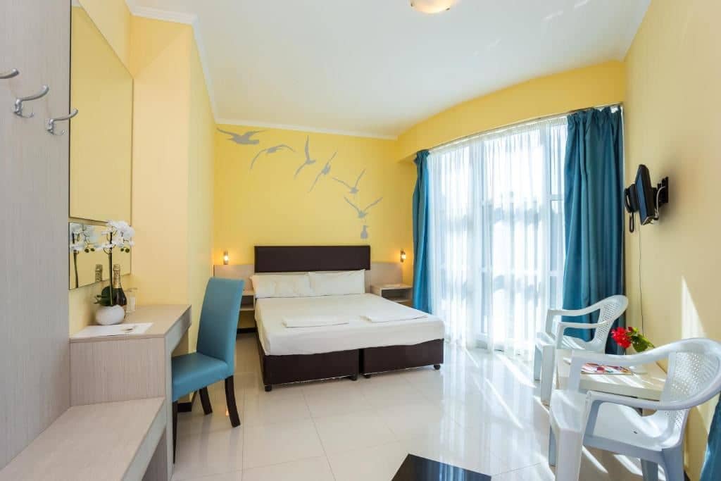 rooms-single-room-street-view