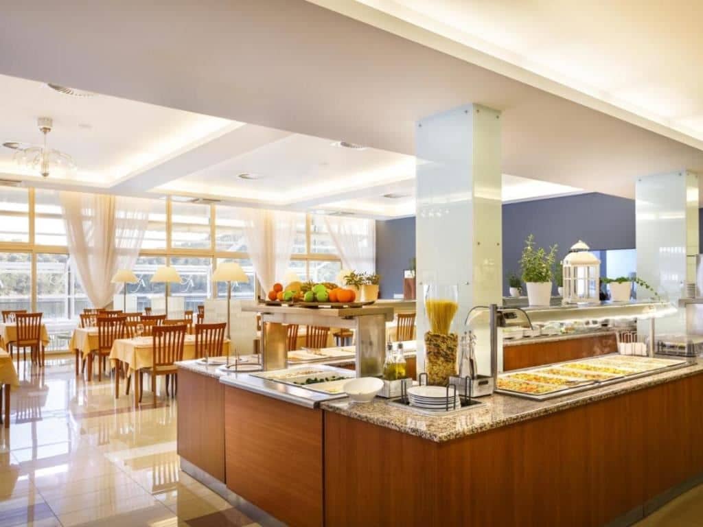 restaurants-restaurant