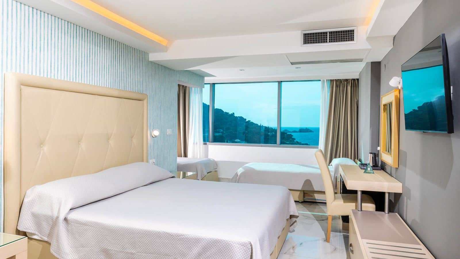 rooms-room-balcony