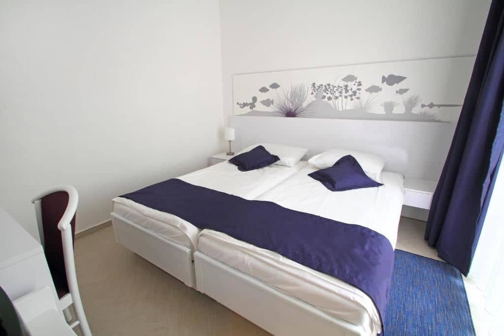rooms-classic-room