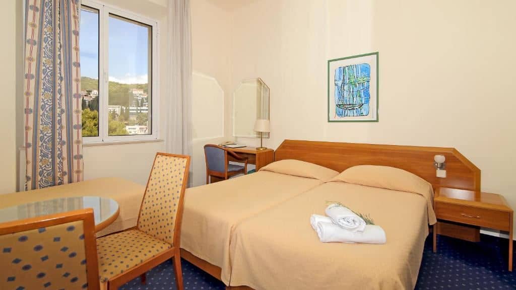 rooms-double-standard-room-park-view
