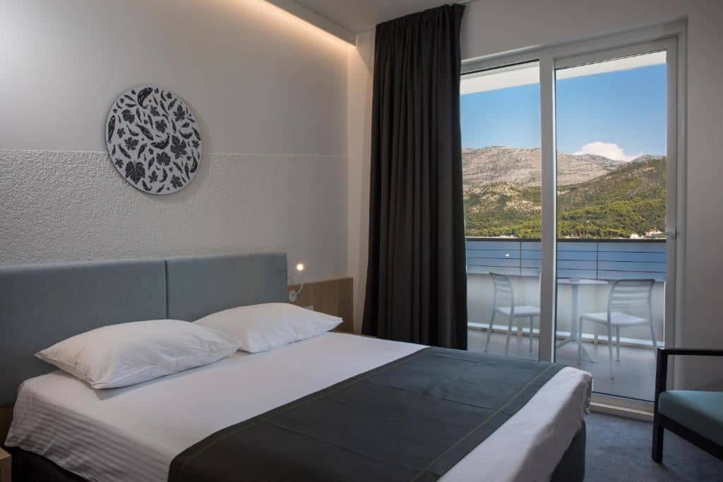 rooms-double-premium-room-seaside-balcony