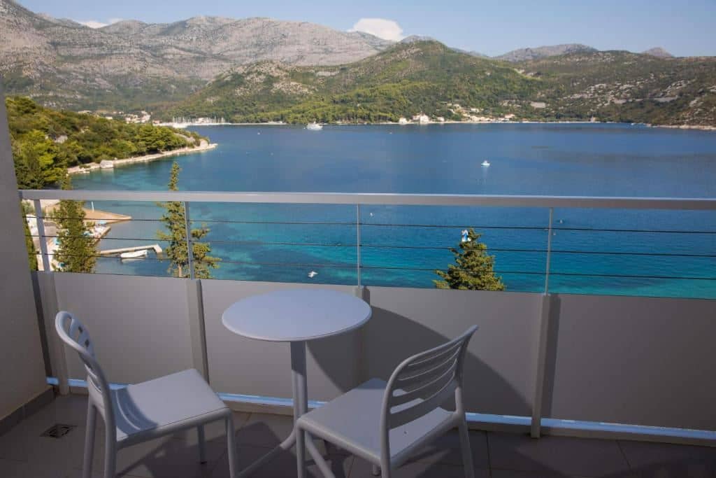 rooms-double-premium-room-seaside-balcony