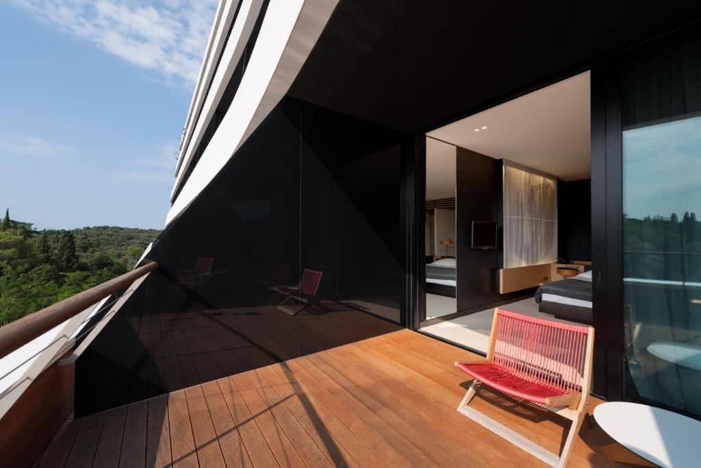 rooms-double-grand-room-park-view-balcony