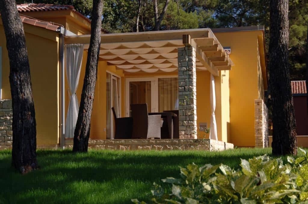rooms-2-bedroom-classic-villa-park-view