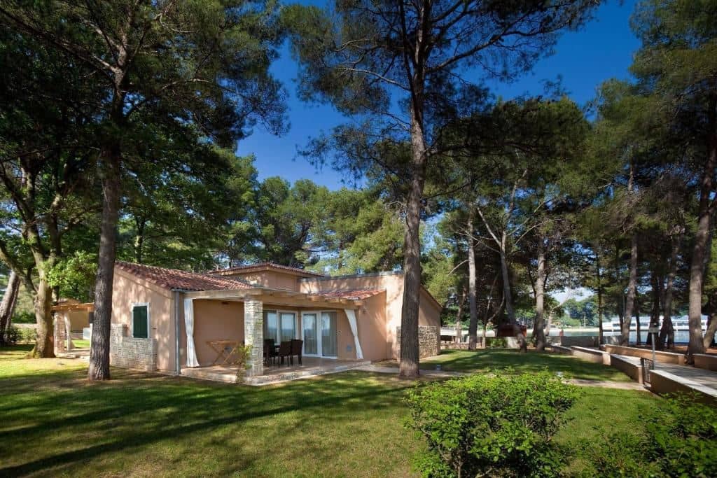 rooms-2-bedroom-classic-villa-park-view
