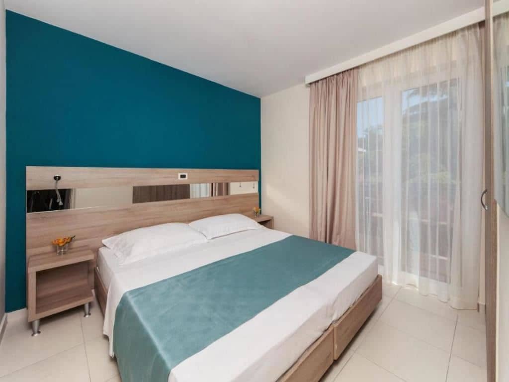 rooms-1-bedroom-superior-apartment-balcony