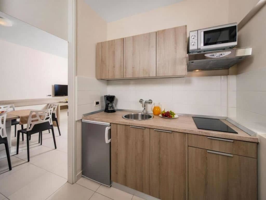 rooms-1-bedroom-superior-apartment-balcony