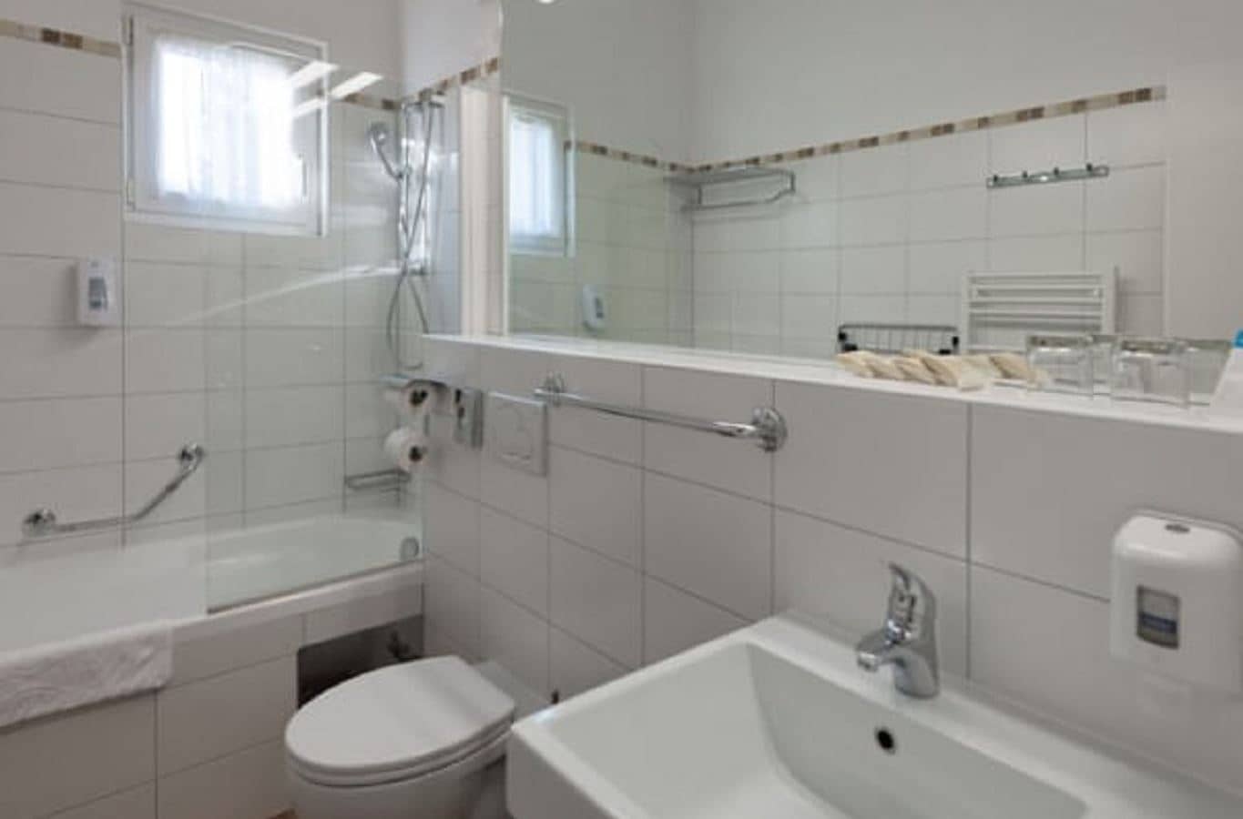 rooms-1-bedroom-apartment-balcony-or-terrace