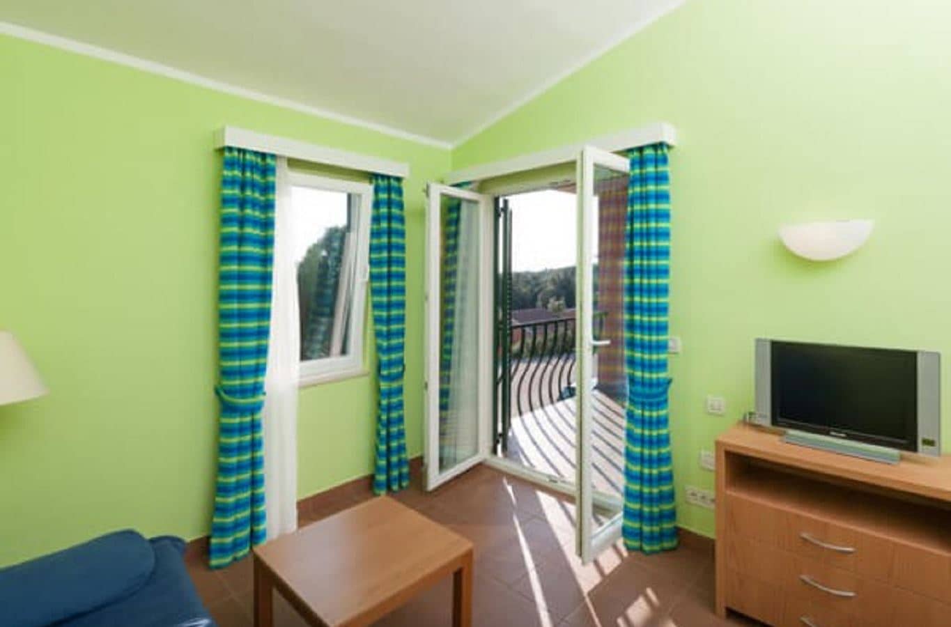 rooms-1-bedroom-superior-apartment-balcony-or-terrace