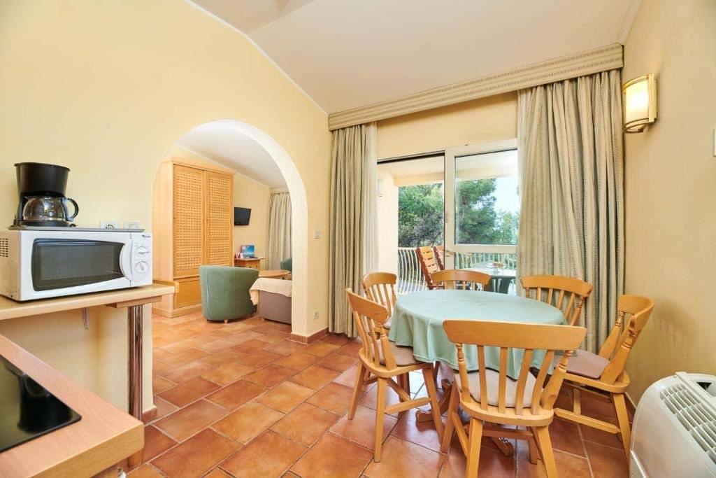 rooms-2-bedroom-apartment-park-view-balcony