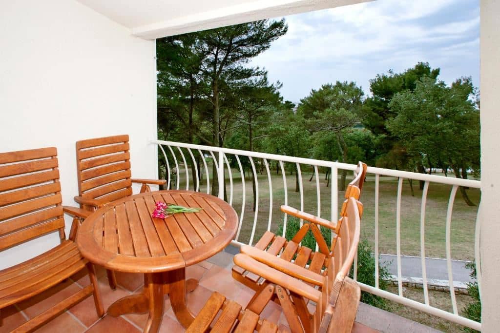 rooms-2-bedroom-apartment-park-view-balcony
