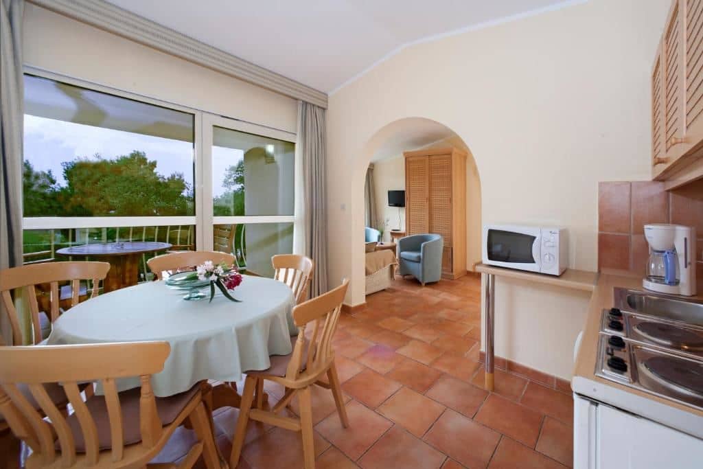 rooms-2-bedroom-apartment-park-view-balcony