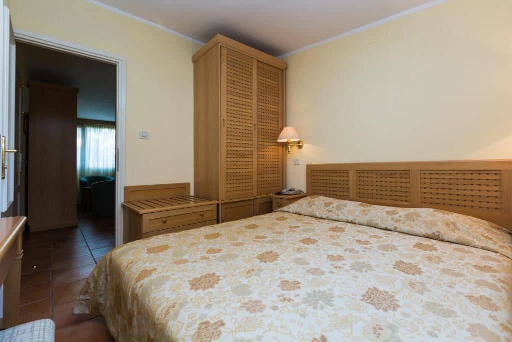 rooms-2-bedroom-apartment-park-view-balcony