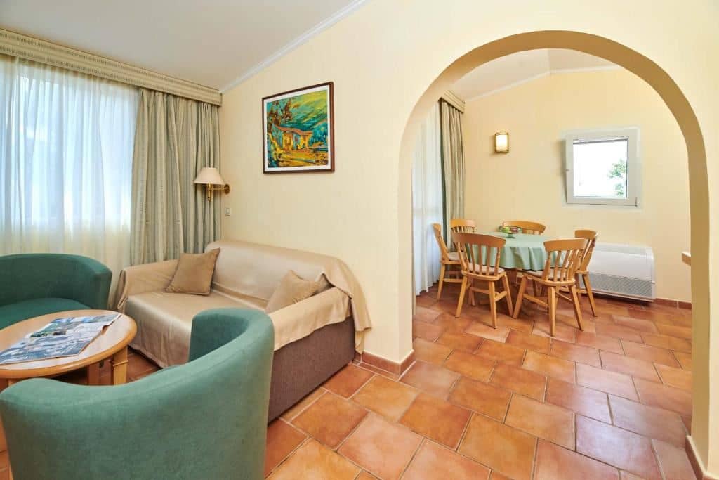 rooms-2-bedroom-apartment-park-view-balcony