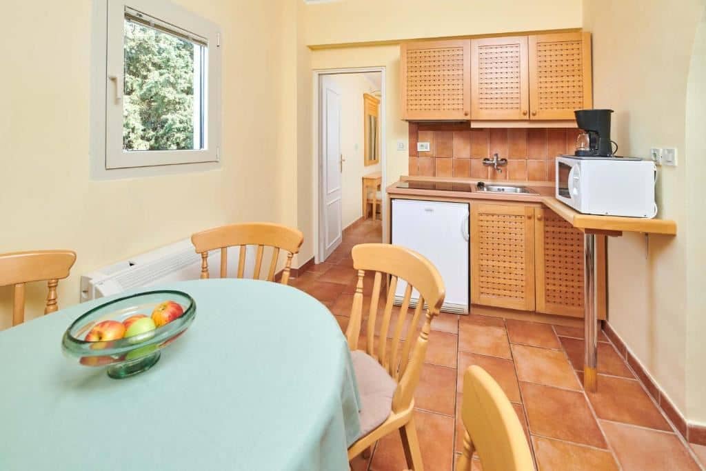 rooms-2-bedroom-apartment-park-view-balcony