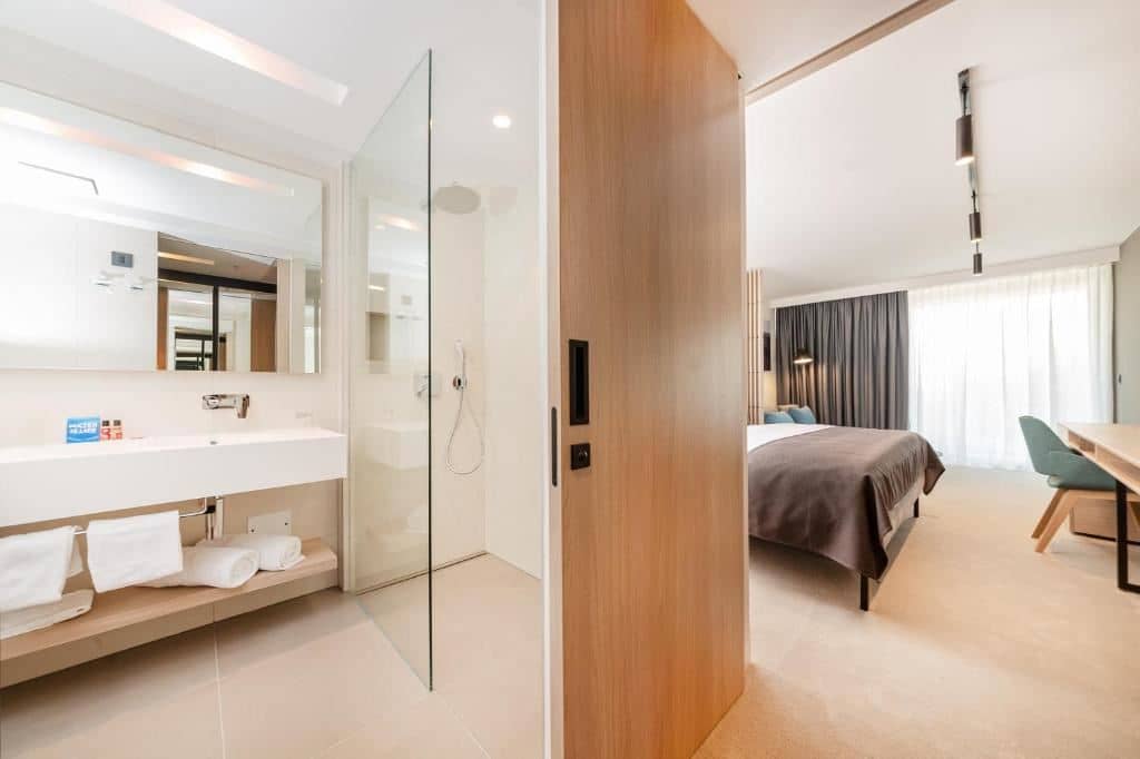 rooms-family-room-sea-view-balcony-offer