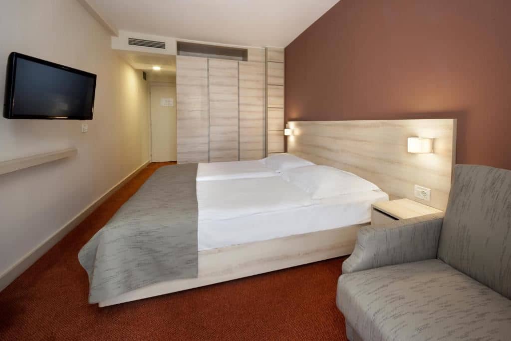rooms-twin-superior-room-seaview-balcony