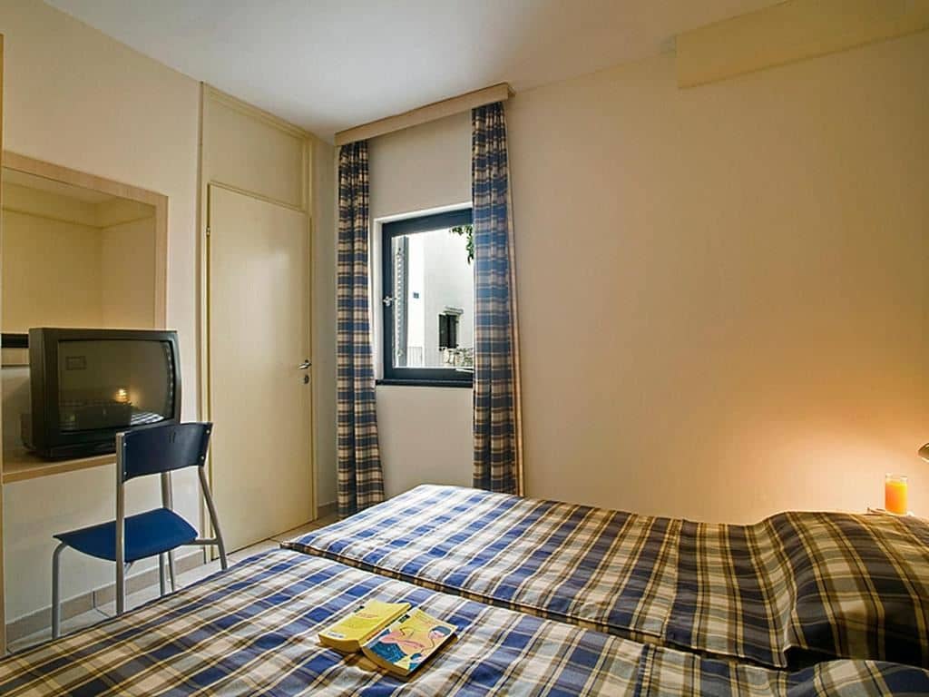 rooms-2-bedroom-apartment-terrace