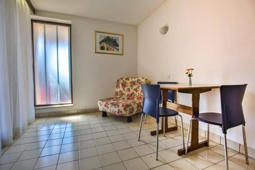 rooms-1-bedroom-apartment-park-view-balcony