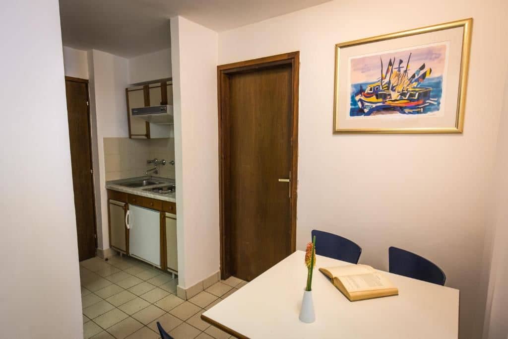 rooms-1-bedroom-apartment-park-view-balcony