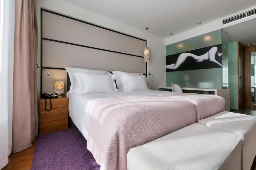rooms-superior-room