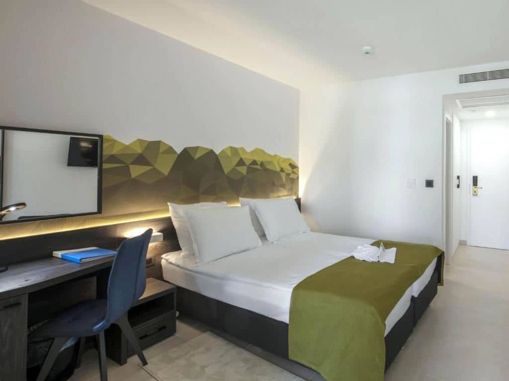 rooms-classic-room