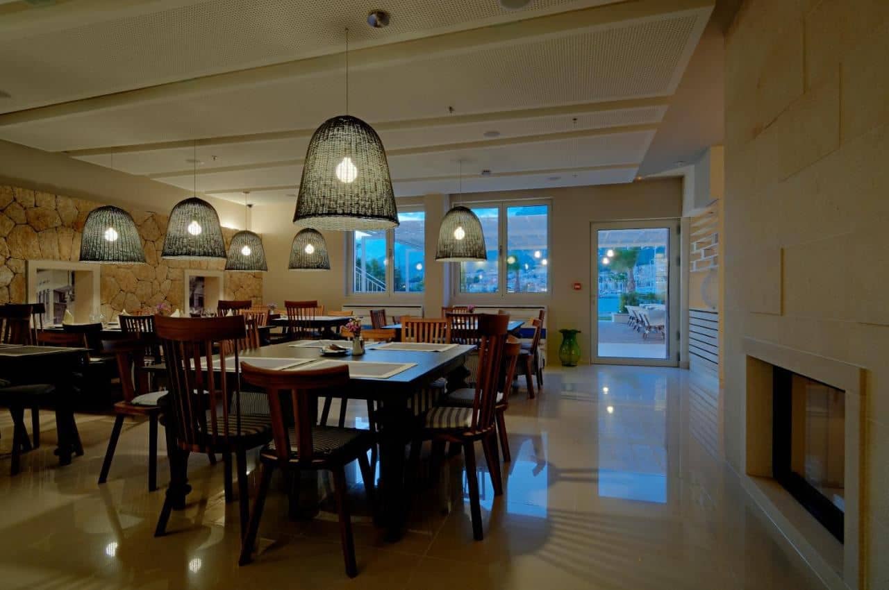 restaurants-restaurants
