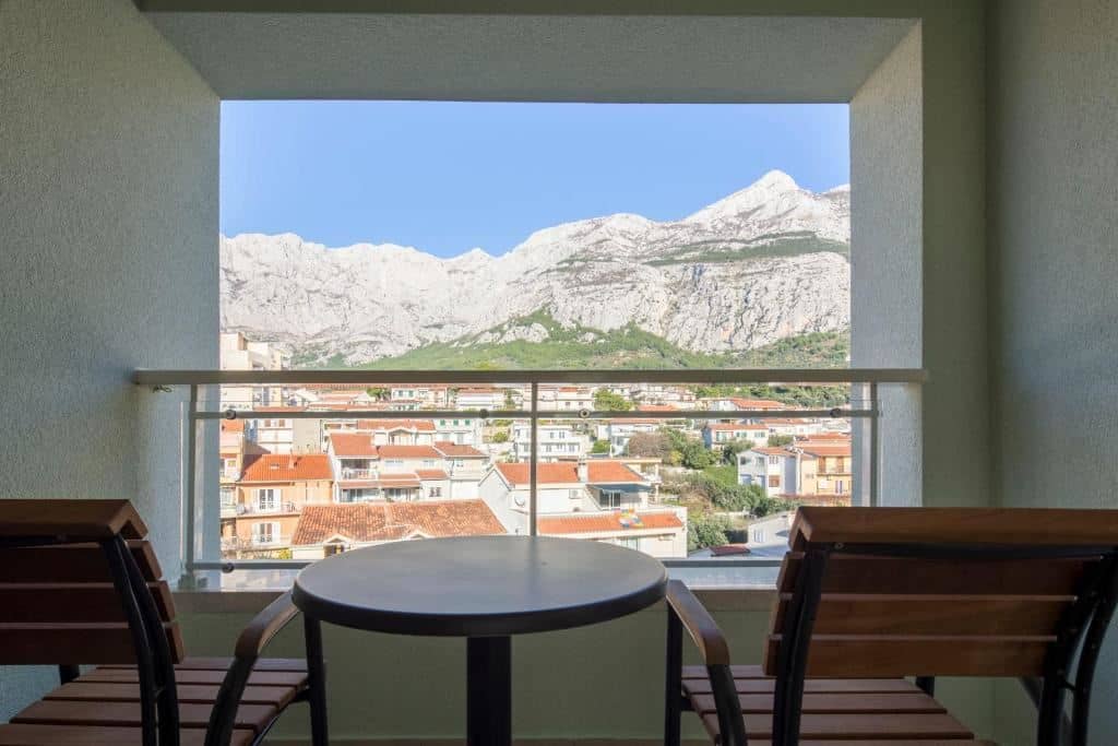 rooms-standard-room-balcony