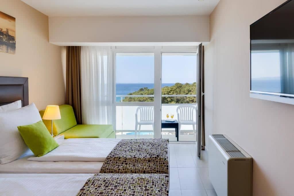 rooms-double-premium-room-seaside-balcony