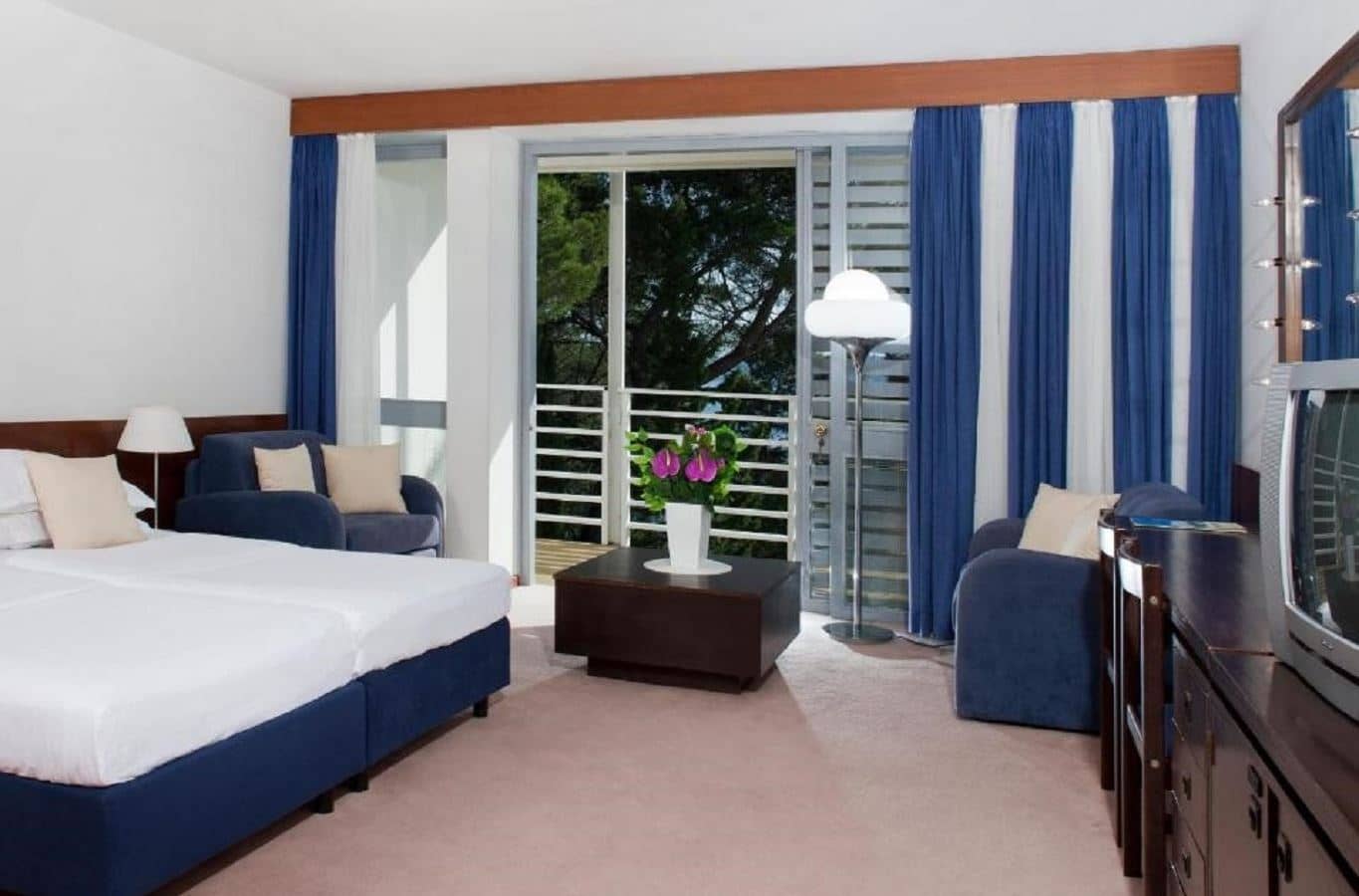 rooms-superior-room-balcony
