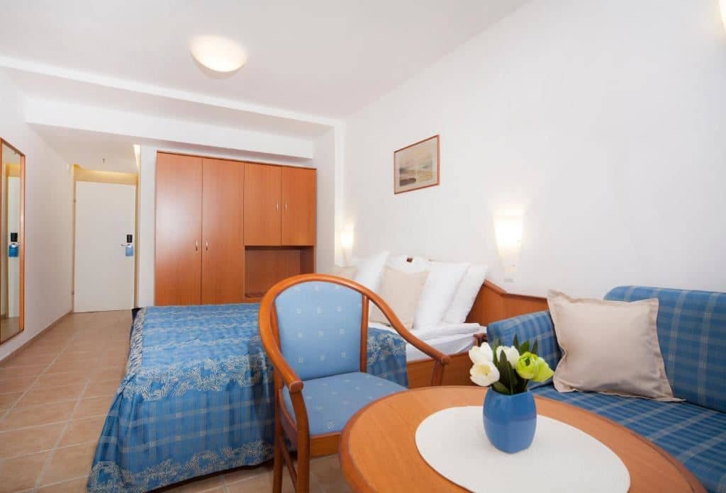 rooms-standard-room-balcony