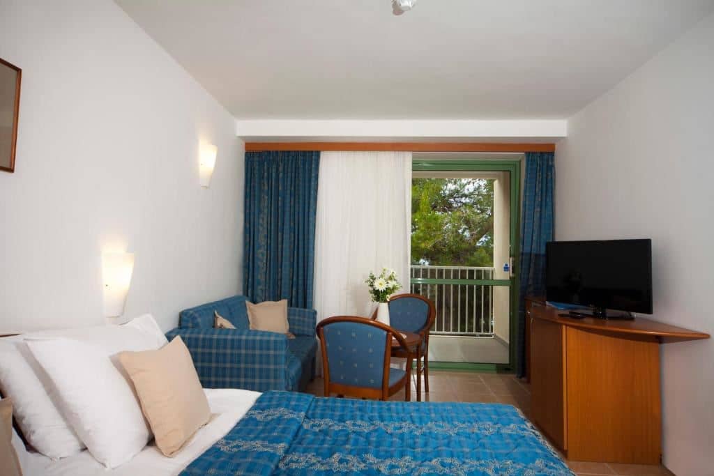 rooms-standard-room-balcony
