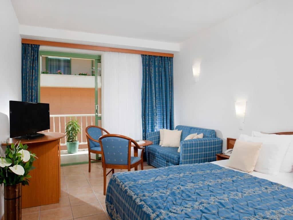 rooms-superior-room-balcony