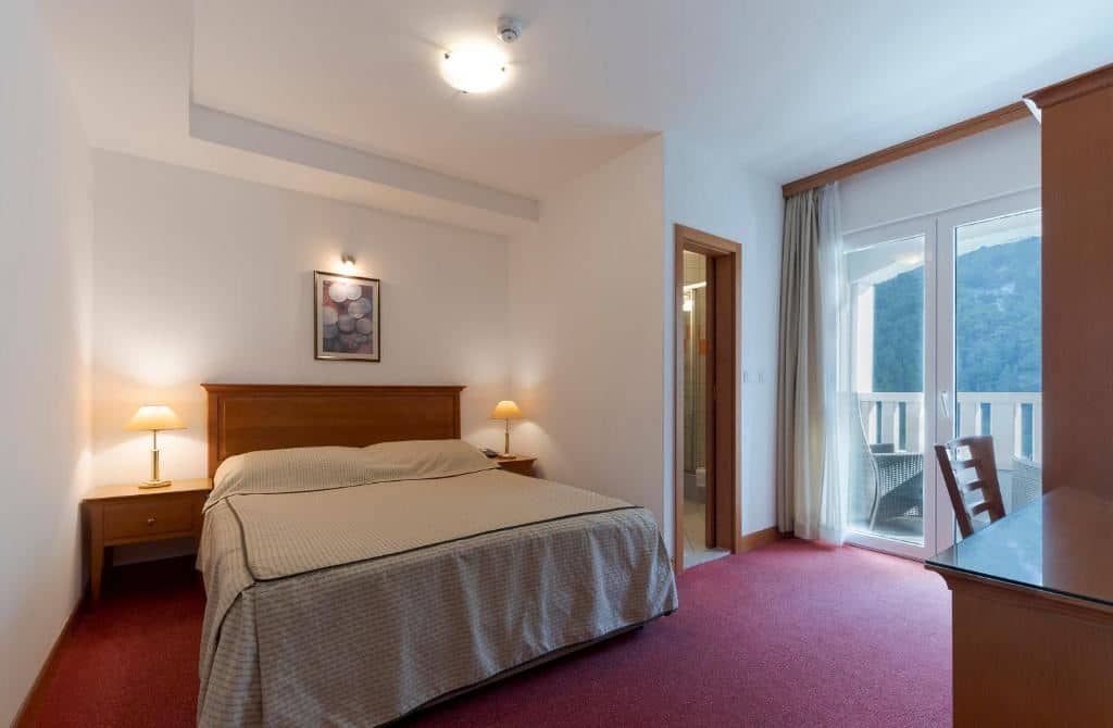 rooms-double-standard-room-riverview-balcony