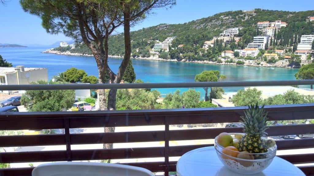 rooms-double-standard-room-seaview-balcony