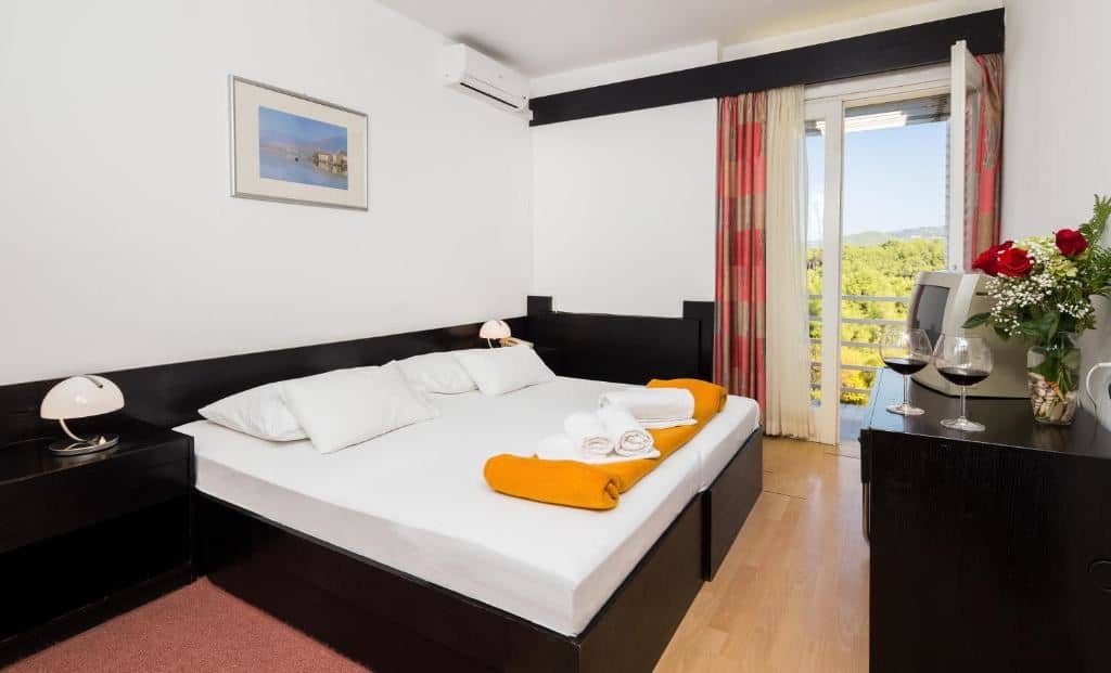 rooms-suite-seaview-balcony