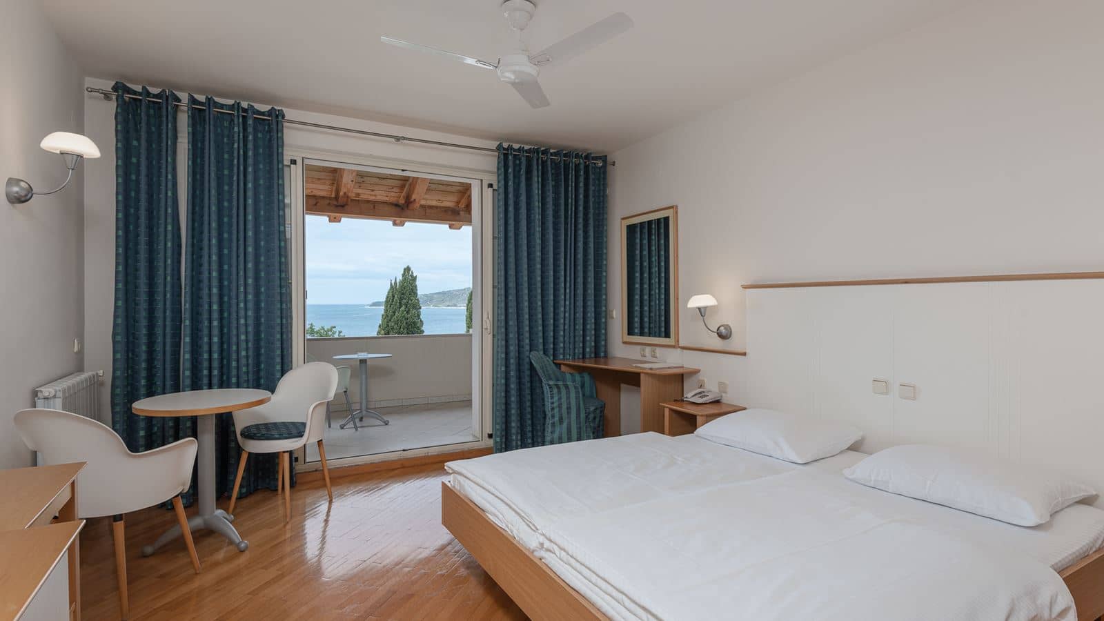 rooms-studio-sea-side-balcony