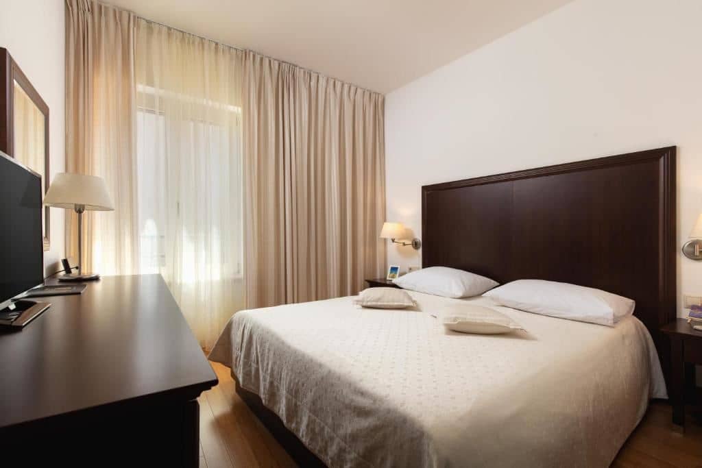 rooms-room-economy