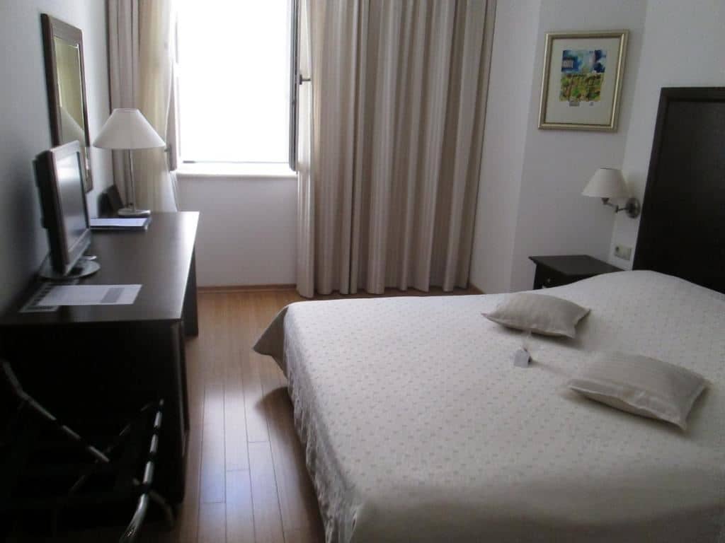 rooms-room-economy