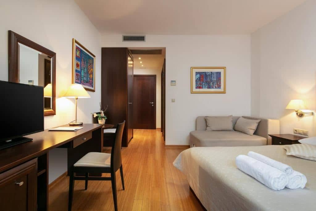 rooms-family-room