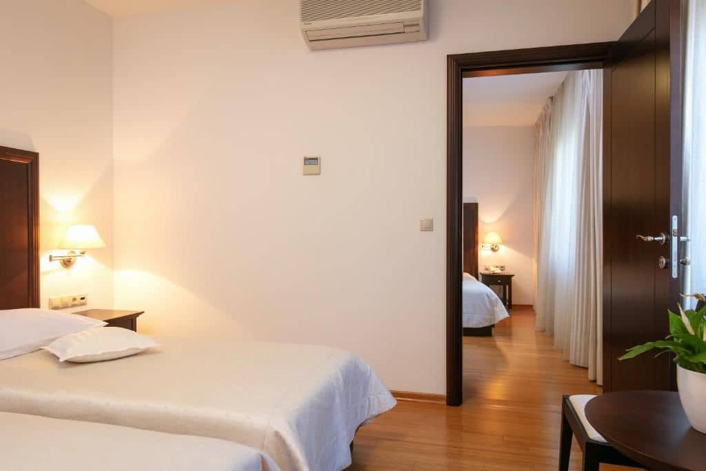 rooms-family-room