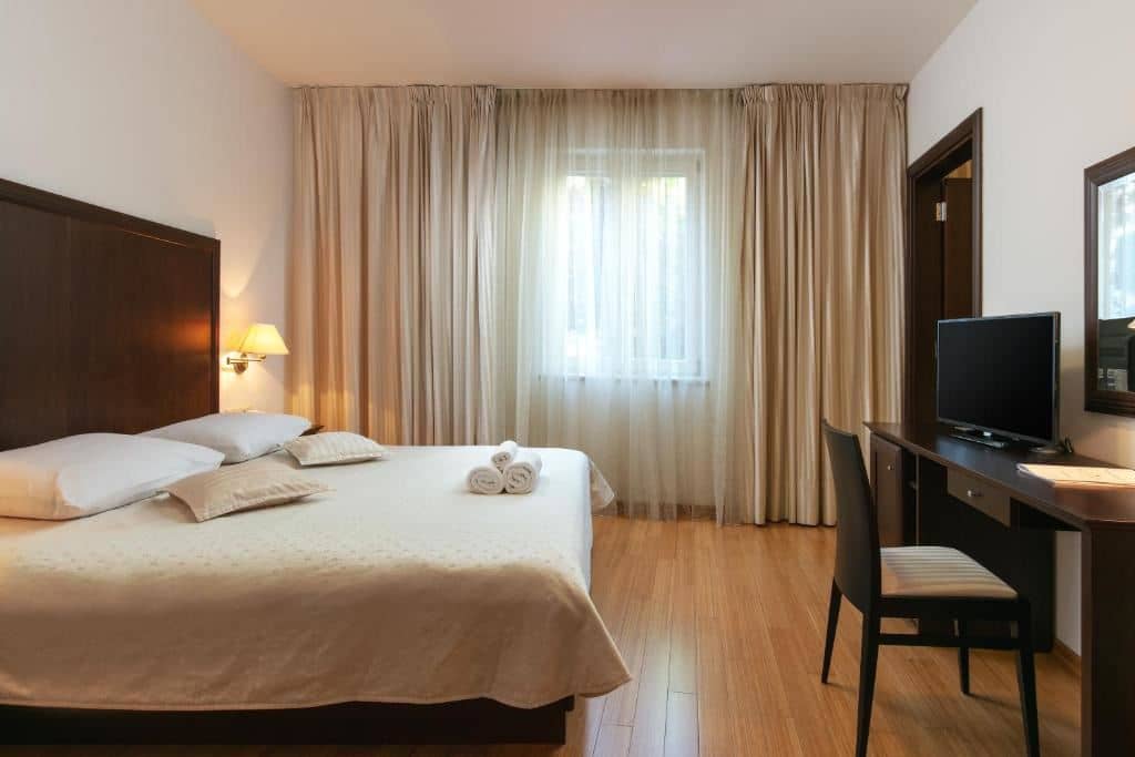 rooms-family-room