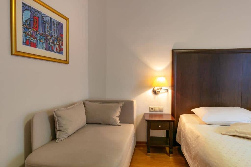rooms-family-room