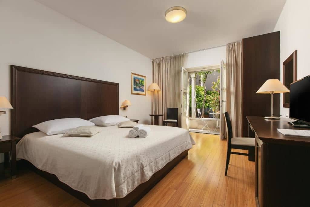 rooms-room