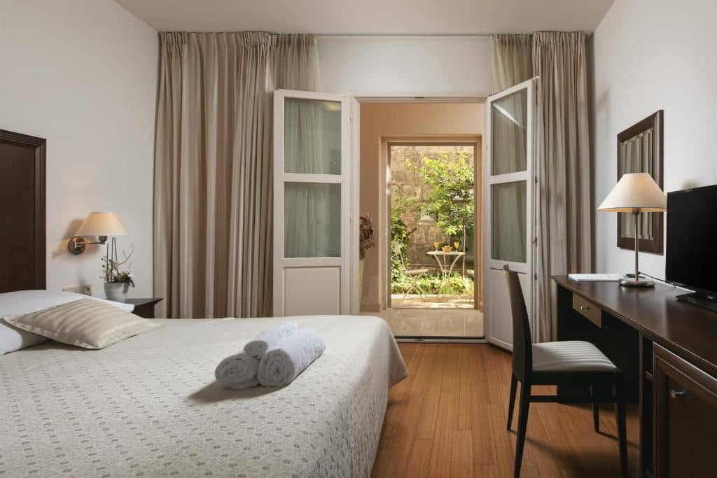 rooms-room