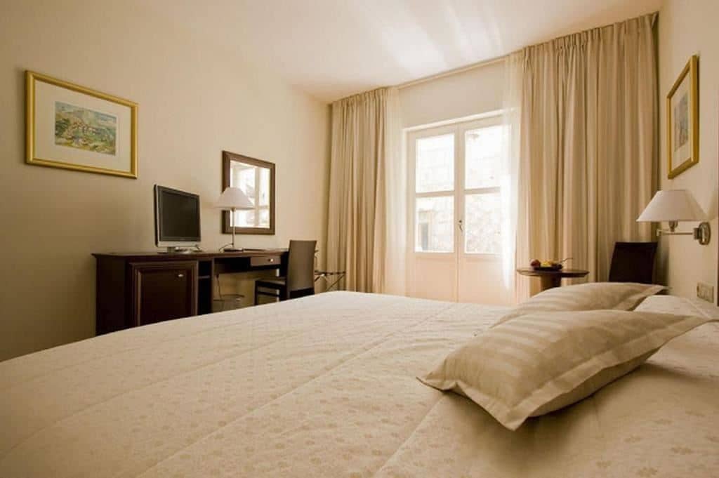 rooms-room