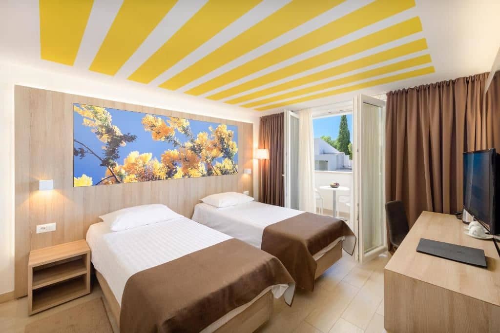 rooms-annex-superior-familyroom-balcony