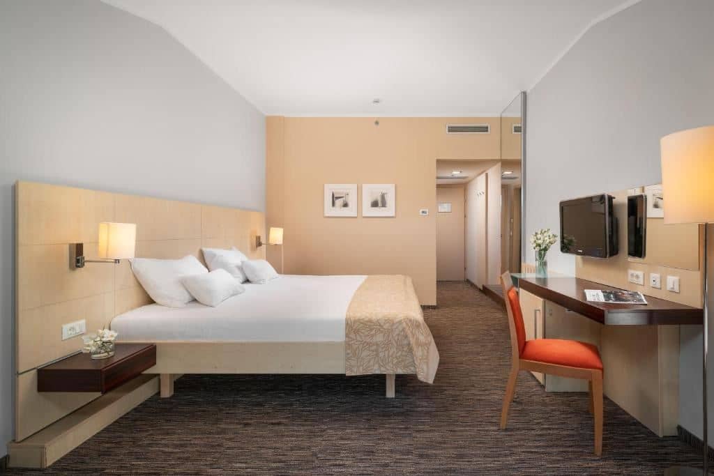 rooms-double-classic-room-park-view-balcony-or-terrace
